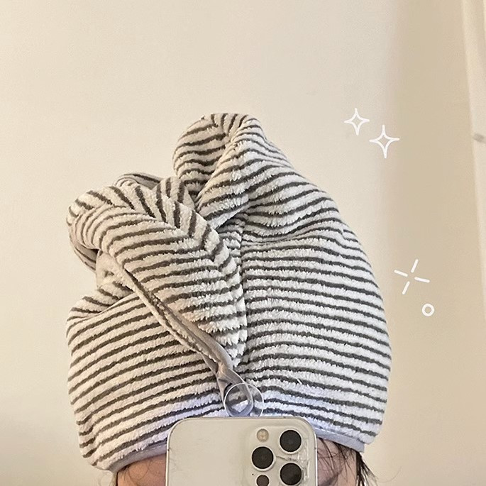 Spa Towel - マイクロファイバー製、ストライプ柄の速乾ヘアタオル。吸水性が高く、すぐに乾くので、女性や女の子がバスルームやスパで使用するのに最適。柔らかく通気性の良いヘアキャップとしても使える。