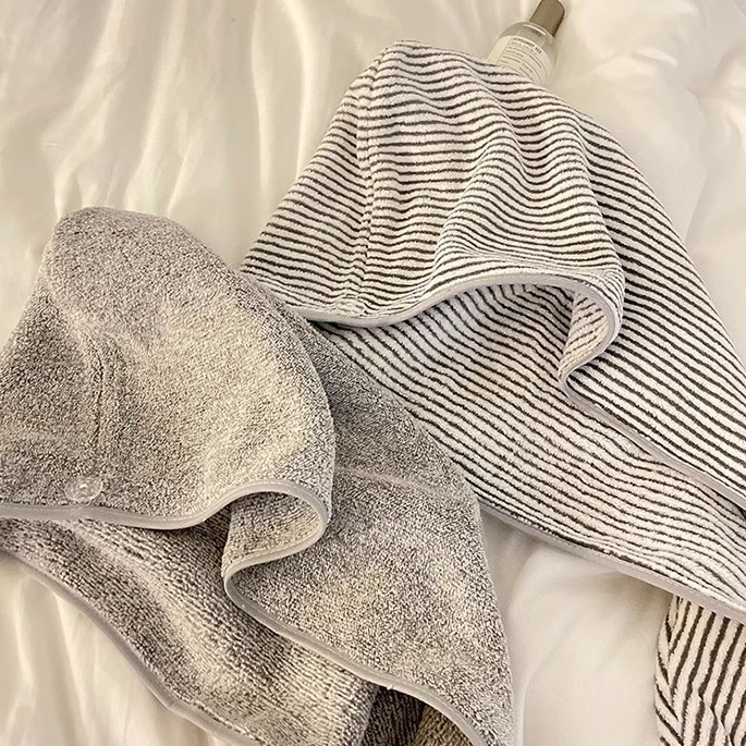 マイクロファイバー製、ストライプ柄の速乾ヘアタオル。吸水性が - Spa Towel のレビューと価格